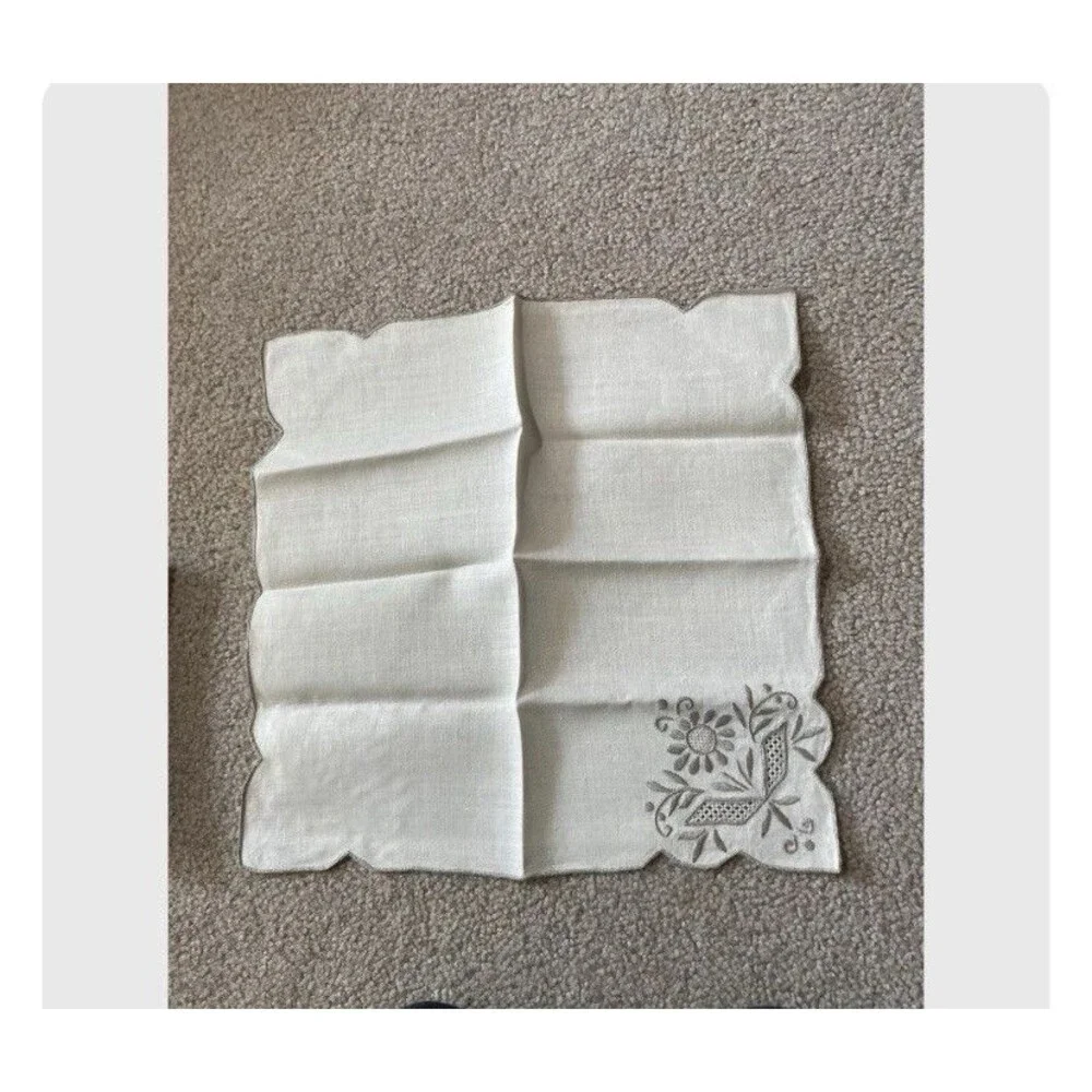 Set of 6 Vintage White Linen Napkins Hand Embroidered Scalloped Edge Whitework